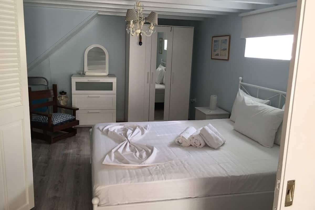 Apartment, Multiple Beds, Non Smoking | Minibar, in-room safe, desk, blackout curtains