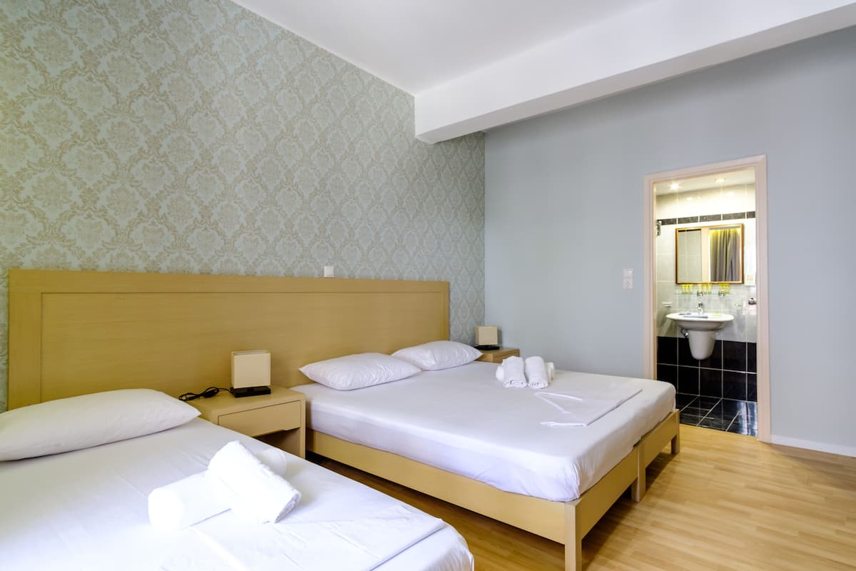 Triple Room, 3 Single Beds, Non Smoking | Minibar, in-room safe, desk, blackout curtains