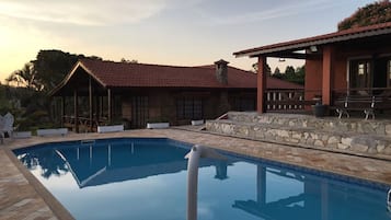 Kolam renang outdoor