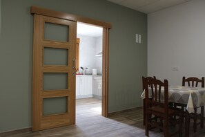 Shared Dormitory, 1 Bedroom (4 literas) | Dining room - Pensión Albergue O Pedregal (Lourenza)