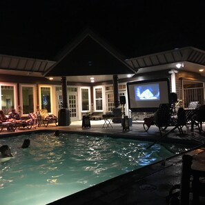 Indoor pool, a heated pool - Fourth of July week in Lake Tahoe (South Lake Tahoe)