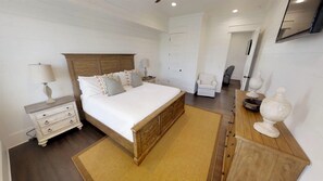 6 bedrooms, iron/ironing board, WiFi, bed sheets