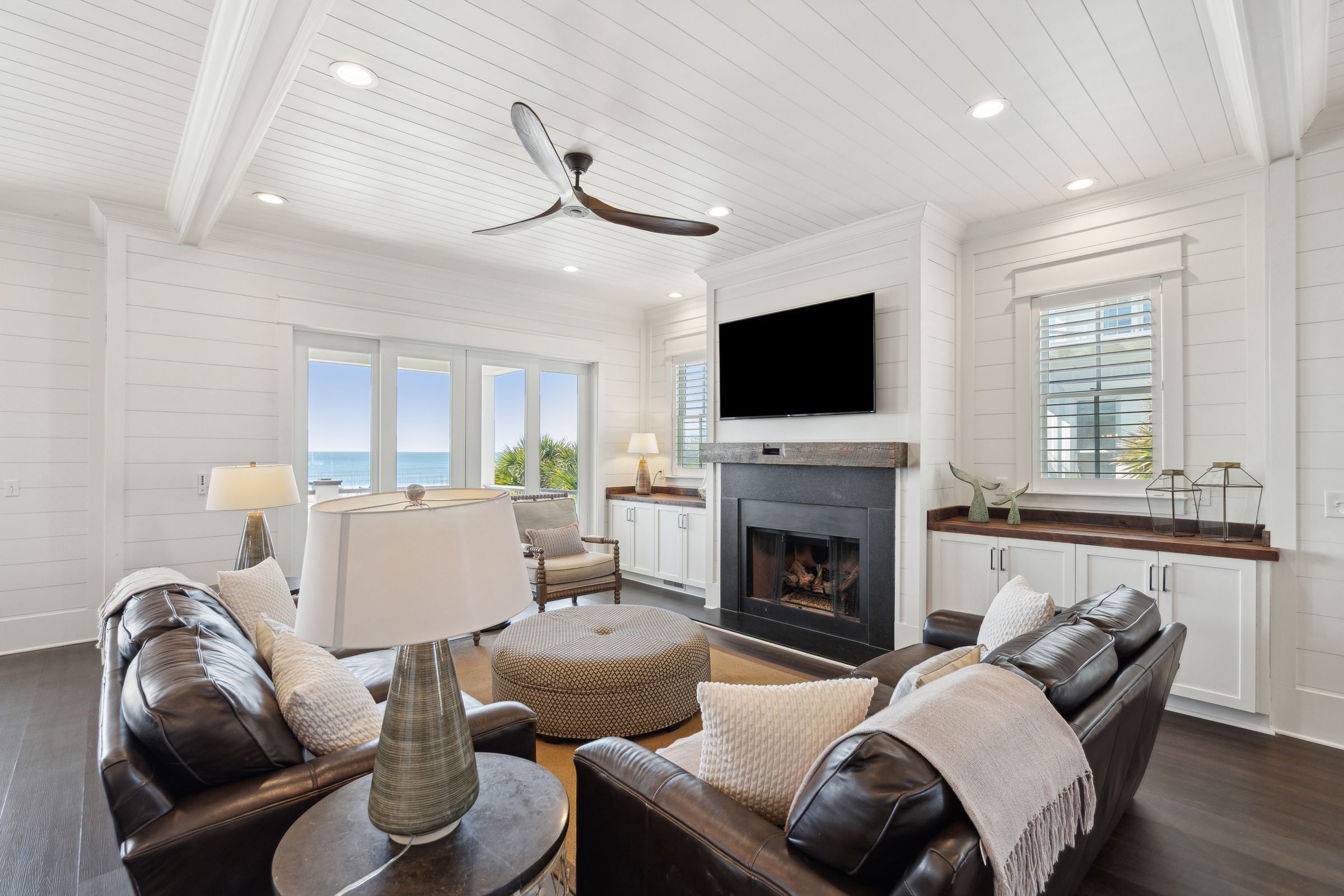 電視、壁爐、書籍、音樂庫