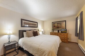 2 chambres, fer et planche à repasser, accès au Wi-Fi (inclus)