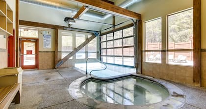 Park Place Penthouse! 5 Minute Walk to Main Street! w/ Pool, Hot Tub & Steam Shower
