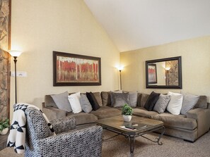 Téléviseur, foyer, jeux vidéo, sélection de films