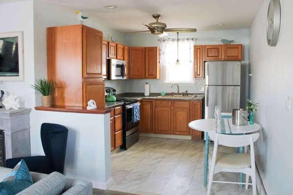 Two Bedroom Apartment | Cozinha americana privada
