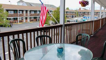 Standard Queen | Terrace/patio