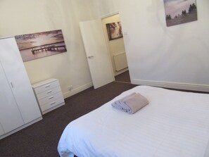 Leilighet – city, 1 soverom, ikke-røyk | 1 soverom, strykejern/-brett og barnesenger (inkludert)