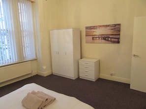 City Apartment, 1 Bedroom, Non Smoking | 1 bedroom, iron/ironing board, free cots/infant beds, free WiFi