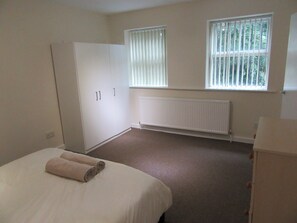 City Apartment, 2 Bedrooms, Non Smoking | 1 bedroom, iron/ironing board, free cots/infant beds, free WiFi - No 4 (Liverpool)