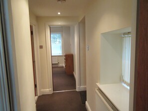 시티 아파트, 침실 1개, 금연 | 거실 공간 | 평면 TV