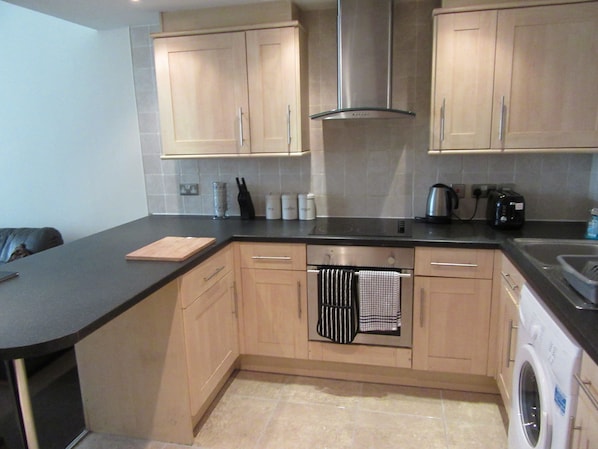 City Apartment, 1 Bedroom, Non Smoking | Private kitchen