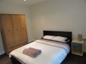 City Apartment, 1 Bedroom, Non Smoking | 1 bedroom, iron/ironing board, free cribs/infant beds, free WiFi - No 2 (Liverpool)