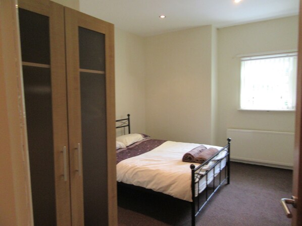 1 bedroom, iron/ironing board, free cots/infant beds, free WiFi - No 8 (Liverpool)