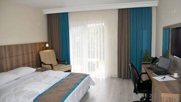 Minibar, in-room safe, desk, iron/ironing board