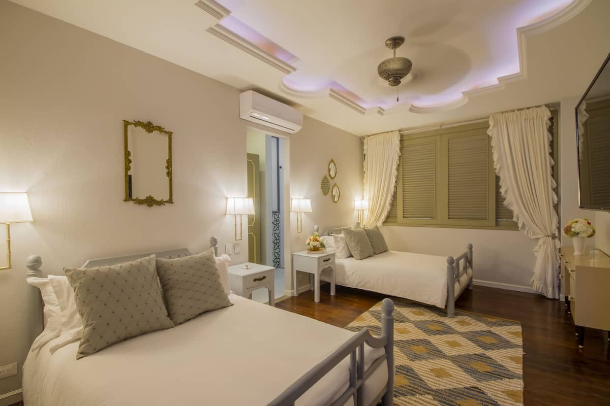 1 bedroom, premium bedding, down duvets, minibar