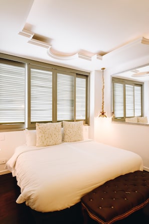 Suíte clássica, 1 cama Queen e sofá-cama | Roupas de cama premium, edredons de pluma, frigobar, cofres nos quartos