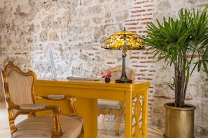 Concierge desk