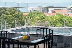 Outdoor spa tub - Hotel Monaguillo de Getsemani (Cartagena)