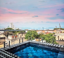 Outdoor pool, pool loungers