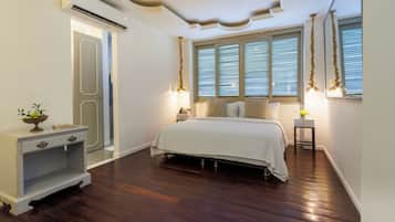 Ropa de cama de alta calidad, cubrecamas y minibar