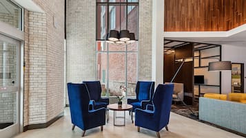 Coin salon dans le hall