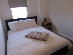 City Apartment, 2 Bedrooms, Non Smoking | Iron/ironing board, free cribs/infant beds, free wired internet