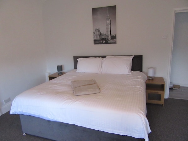 City Apartment, 2 Bedrooms, Non Smoking | 1 bedroom, iron/ironing board, free cribs/infant beds