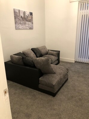 City Apartment, 2 Bedrooms, Non Smoking | Living room | Flat-screen TV - No 32 (Liverpool)