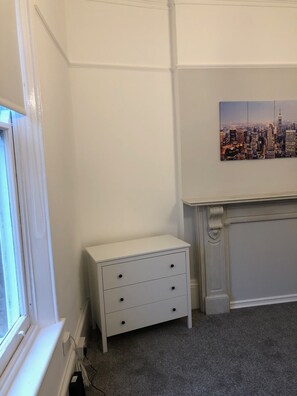 City Apartment, 2 Bedrooms, Non Smoking | 1 bedroom, iron/ironing board, free cots/infant beds, free WiFi - No 32 (Liverpool)