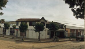 Front of property - Hotel Carande (Papudo)