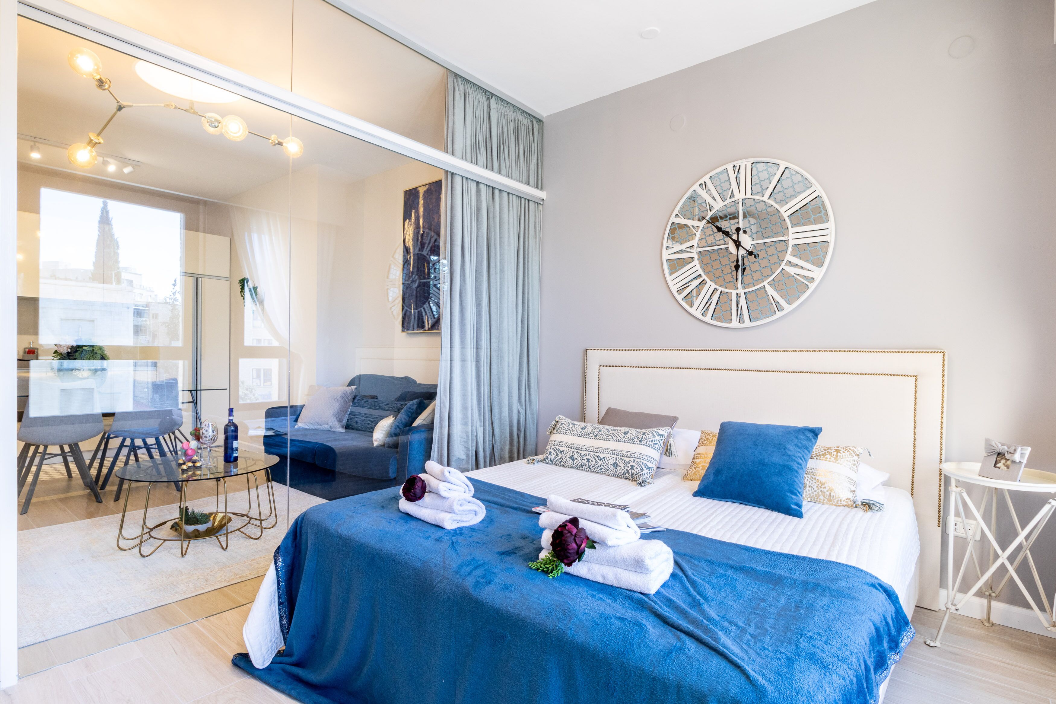 Departamento, 2 habitaciones | Área de sala de estar | Smart TV 