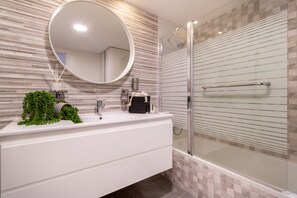 Apartment, 1 Bedroom | Bathroom sink