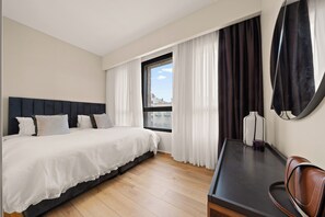 Comfort Apartment, 3 Bedrooms | Desk, laptop workspace, iron/ironing board, free WiFi - King David Court - Isrentals (Jerusalem)