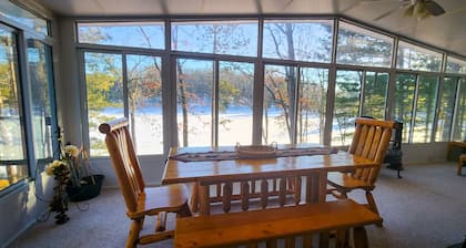 Abbott Lake House: Bloom-Season Escape on Briggs Lake