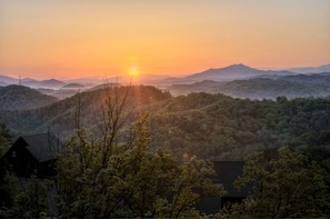 Exterior - Magical Moose: 2025 Specials! Amazing Views (Pigeon Forge)