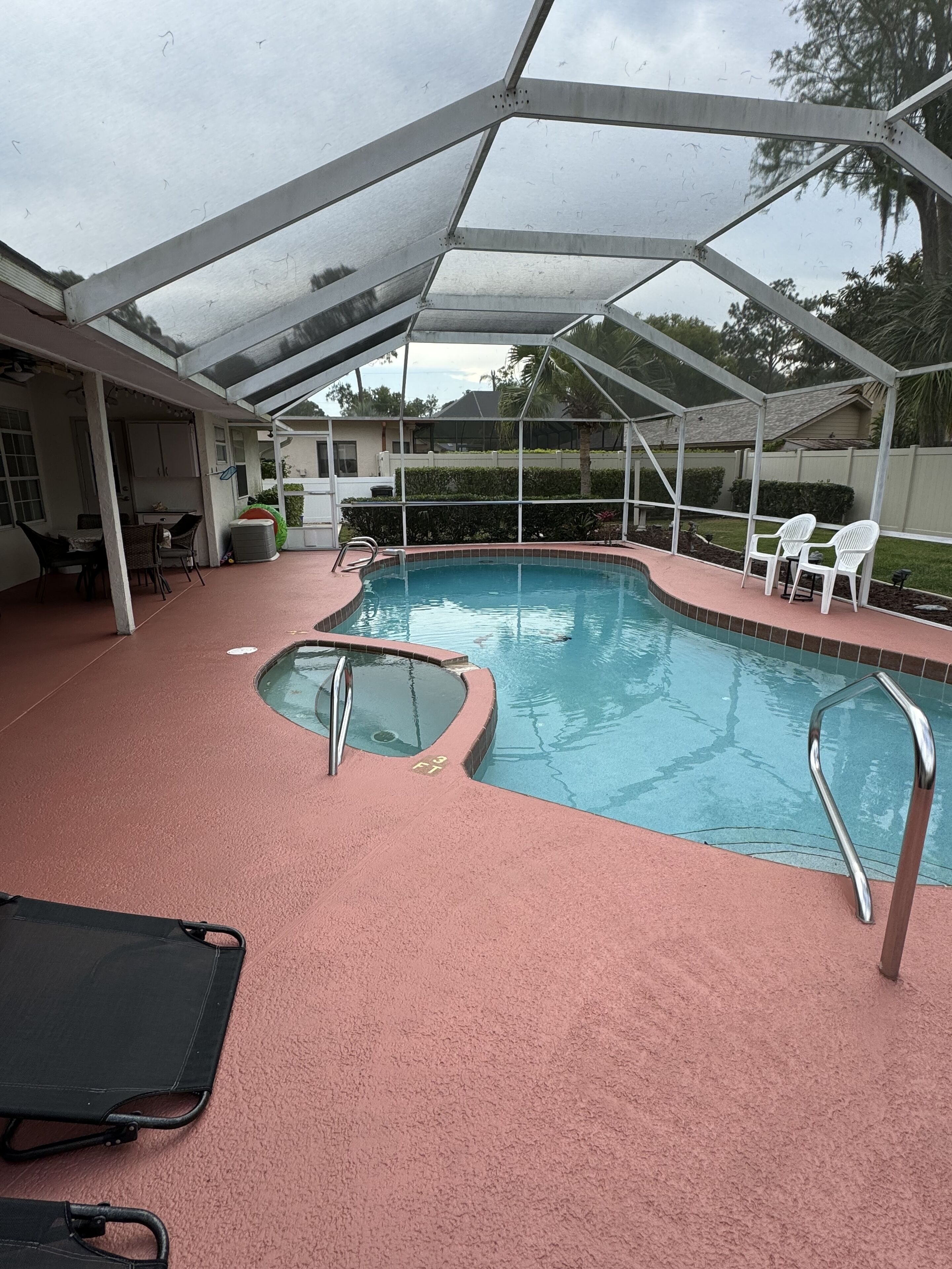 PALM COASTJEWEL, 3 BEDROOM,  2 BATHS, HEATED SALTWATER POOL WITH SCREENED LANAI 