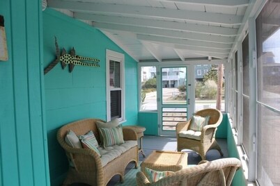 Circa 1953 beach cottage...this is 'old school' beach at it's best!