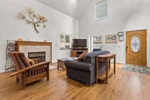TV, fireplace
