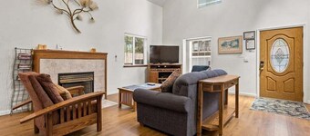 Meyers Home w / Hot Tub, Master Jacuzzi, open haard, BBQ, door Sierra Ski (COH0821)