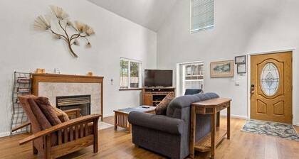 Sierra Mountain Lodge-Hot Tub, Master Jacuzzi