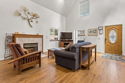 Sierra Mountain Lodge-Hot Tub, Master Jacuzzi