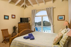 2 chambres, coffres-forts dans les chambres, fer et planche à repasser