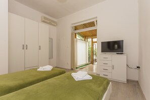 1 bedroom, iron/ironing board, free WiFi, bed sheets