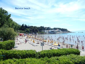 Beach - Comfortable modern studio apartment with shaded patio and garden view (Split)