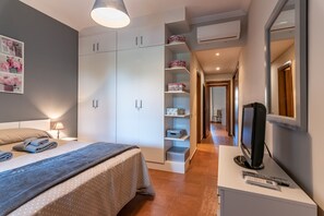 1 chambre, fer et planche à repasser, accès au Wi-Fi (inclus)