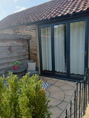 Exterior detail - Larch Cottage Ruston with hot tub (dogs go free) (Scarborough)