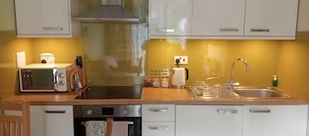 Larch Cottage Ruston with hot tub (dogs go free)