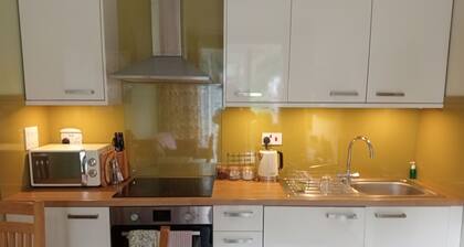 Larch Cottage Ruston with hot tub (dogs go free)